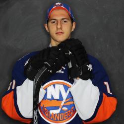 Andrey Pedan échangé aux Canucks
