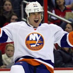 Steve Staios lorsqu'il jouait pour les Islanders en 2011-12